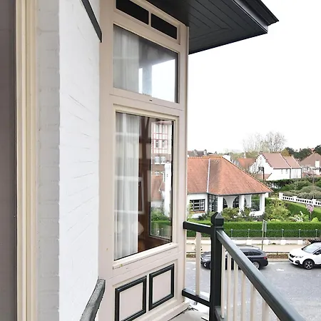 Stylish With Balcony Terrace